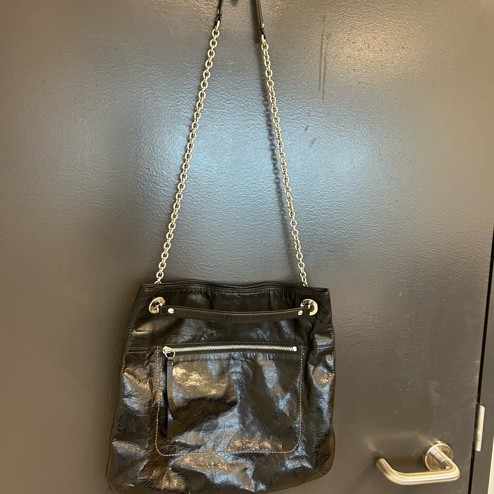 Coach cracked shiny leather Shoulder tote very good condition with Chain strap - Picture 2 of 16